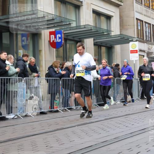 05.10.2025 - 20. swb-Marathon Bremen Strokosch-Dieckow http://msf.ph/oto/9270967 05.10.2025 11:08:50 Ziel 9466, 9632, 9774, 9798, 9815, 9848, 9892, 10031, 10087, 10295, 10315, 10458, 10522, 10784, 11056, 11126, 11142, 11379, 11437, 11530, 11674, 9466, 9632, 9774, 9798, 9815, 9848, 9892, 10031, 10087, 10295, 10315, 10458, 10522, 10784, 11056, 11126, 11142, 11379, 11437, 11530, 11674 meine-sportfotos.de