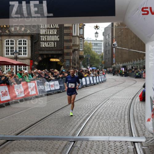 05.10.2025 - 20. swb-Marathon Bremen Yannick Fuchs http://msf.ph/oto/9270975 05.10.2025 12:15:43 Ziel 12 meine-sportfotos.de