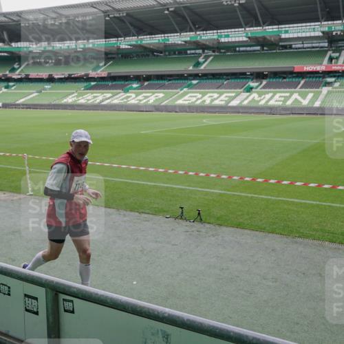05.10.2025 - 20. swb-Marathon Bremen Michael Burmester http://msf.ph/oto/9270978 05.10.2025 12:43:16 Laufen im Stadion 577, 588, 628, 662, 706, 1105, 1123, 1215, 1265, 1641, 1652, 1745, 1810, 2062, 2141, 2385, 2967, 3391, 3435, 3580, 3705, 4369, 4631, 4664, 4867, 5028, 5231, 5287, 5470, 5495, 5741, 5815, 5988, 6224, 6385, 6423, 6912, 7269, 7472, 7498, 7547, 7668, 7764, 7816, 7834, 8053, 8520, 8593, 9095, 907, 965, 1612, 1645, 2068, 3294, 7405 meine-sportfotos.de