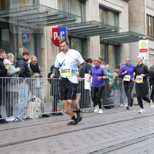 05.10.2025 - 20. swb-Marathon Bremen Strokosch-Dieckow http://msf.ph/oto/9270981 05.10.2025 11:08:50 Ziel 9466, 9632, 9774, 9798, 9815, 9848, 9892, 10031, 10087, 10295, 10315, 10458, 10522, 10784, 11056, 11126, 11142, 11379, 11437, 11530, 11674, 9466, 9632, 9774, 9798, 9815, 9848, 9892, 10031, 10087, 10295, 10315, 10458, 10522, 10784, 11056, 11126, 11142, 11379, 11437, 11530, 11674 meine-sportfotos.de