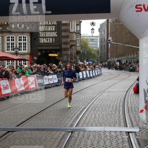 05.10.2025 - 20. swb-Marathon Bremen Yannick Fuchs http://msf.ph/oto/9270984 05.10.2025 12:15:43 Ziel 12 meine-sportfotos.de