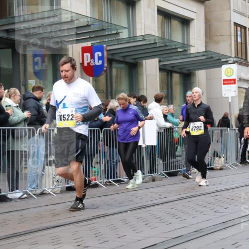 05.10.2025 - 20. swb-Marathon Bremen Strokosch-Dieckow http://msf.ph/oto/9270995 05.10.2025 11:08:51 Ziel 9632, 9798, 9815, 9848, 9892, 10087, 10295, 10315, 10458, 10522, 10784, 11056, 11126, 11142, 11379, 11437, 11530, 11674, 9632, 9798, 9815, 9848, 9892, 10087, 10295, 10315, 10458, 10522, 10784, 11056, 11126, 11142, 11379, 11437, 11530, 11674 meine-sportfotos.de