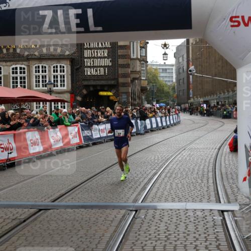 05.10.2025 - 20. swb-Marathon Bremen Yannick Fuchs http://msf.ph/oto/9270999 05.10.2025 12:15:43 Ziel 12 meine-sportfotos.de