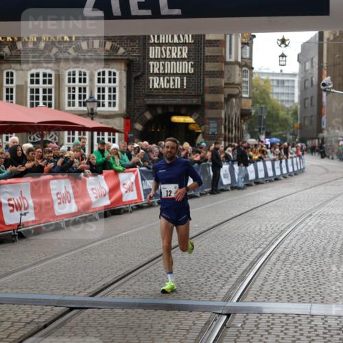 05.10.2025 - 20. swb-Marathon Bremen Yannick Fuchs http://msf.ph/oto/9271026 05.10.2025 12:15:44 Ziel 12 meine-sportfotos.de