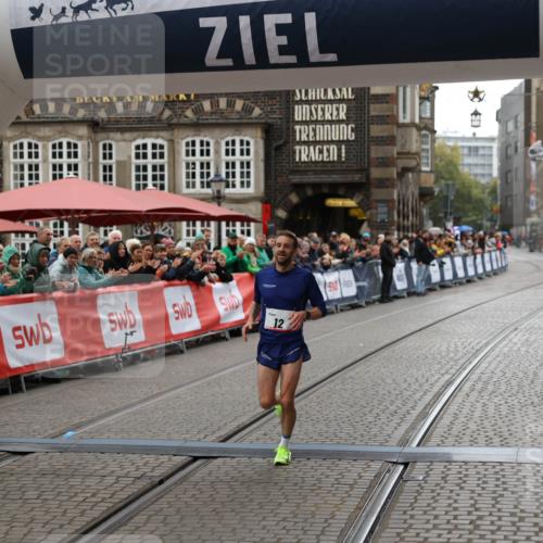 05.10.2025 - 20. swb-Marathon Bremen Yannick Fuchs http://msf.ph/oto/9271048 05.10.2025 12:15:44 Ziel 12 meine-sportfotos.de