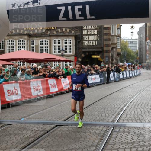 05.10.2025 - 20. swb-Marathon Bremen Yannick Fuchs http://msf.ph/oto/9271058 05.10.2025 12:15:44 Ziel 12 meine-sportfotos.de