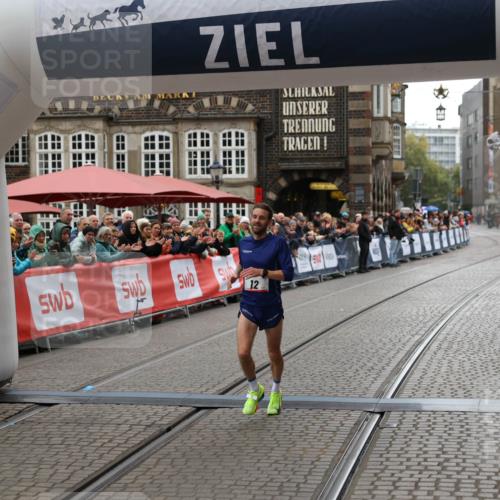 05.10.2025 - 20. swb-Marathon Bremen Yannick Fuchs http://msf.ph/oto/9271064 05.10.2025 12:15:44 Ziel 12 meine-sportfotos.de