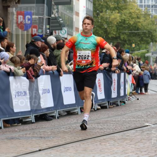 05.10.2025 - 20. swb-Marathon Bremen Strokosch-Dieckow http://msf.ph/oto/9271069 05.10.2025 13:01:55 Ziel 1745, 2062 meine-sportfotos.de