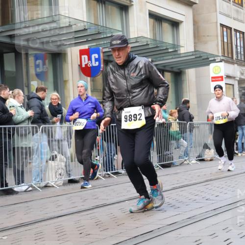 05.10.2025 - 20. swb-Marathon Bremen Strokosch-Dieckow http://msf.ph/oto/9271071 05.10.2025 11:08:53 Ziel 9632, 9798, 9815, 9848, 9892, 10214, 10295, 10315, 10458, 10522, 10784, 11037, 11056, 11218, 11379, 11437, 11530, 11674, 9632, 9798, 9815, 9848, 9892, 10214, 10295, 10315, 10458, 10522, 10784, 11037, 11056, 11218, 11379, 11437, 11530, 11674 meine-sportfotos.de