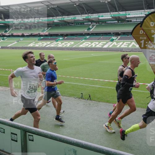 05.10.2025 - 20. swb-Marathon Bremen Michael Burmester http://msf.ph/oto/9271072 05.10.2025 12:43:22 Laufen im Stadion 577, 588, 628, 662, 706, 1105, 1265, 1641, 1652, 1745, 1810, 1992, 2062, 2141, 2385, 2967, 3391, 3435, 3580, 3705, 4369, 4631, 4664, 4867, 5014, 5231, 5287, 5470, 5495, 5741, 5815, 5988, 6224, 6385, 6423, 6912, 7269, 7472, 7498, 7547, 7668, 7764, 7816, 7834, 8053, 8275, 8520, 8593, 9095, 907, 965, 1123, 1215, 1612, 1645, 2068, 2141, 3294, 5028, 7405 meine-sportfotos.de