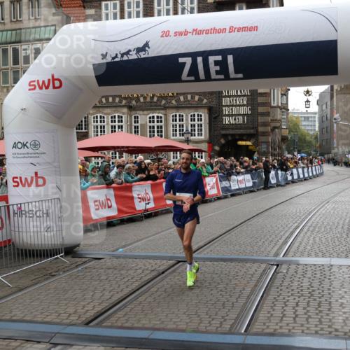 05.10.2025 - 20. swb-Marathon Bremen Yannick Fuchs http://msf.ph/oto/9271075 05.10.2025 12:15:44 Ziel 12 meine-sportfotos.de
