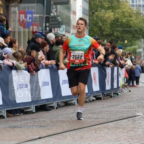 05.10.2025 - 20. swb-Marathon Bremen Strokosch-Dieckow http://msf.ph/oto/9271103 05.10.2025 13:01:55 Ziel 1745, 2062 meine-sportfotos.de