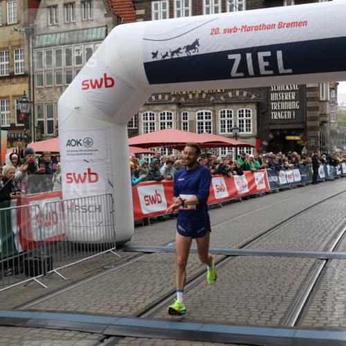 05.10.2025 - 20. swb-Marathon Bremen Yannick Fuchs http://msf.ph/oto/9271111 05.10.2025 12:15:45 Ziel 12 meine-sportfotos.de