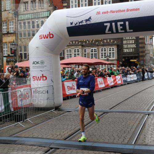 05.10.2025 - 20. swb-Marathon Bremen Yannick Fuchs http://msf.ph/oto/9271120 05.10.2025 12:15:45 Ziel 12 meine-sportfotos.de