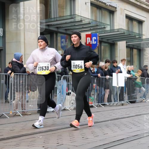 05.10.2025 - 20. swb-Marathon Bremen Strokosch-Dieckow http://msf.ph/oto/9271128 05.10.2025 11:08:55 Ziel 9493, 9632, 9649, 9798, 9815, 9848, 9892, 9945, 10214, 10295, 10315, 10522, 10784, 11037, 11056, 11218, 11379, 11437, 11530, 11674, 9493, 9632, 9649, 9798, 9815, 9848, 9892, 9945, 10214, 10295, 10315, 10522, 10784, 11037, 11056, 11218, 11379, 11437, 11530, 11674 meine-sportfotos.de