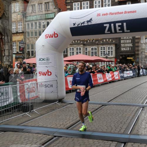 05.10.2025 - 20. swb-Marathon Bremen Yannick Fuchs http://msf.ph/oto/9271139 05.10.2025 12:15:45 Ziel 12 meine-sportfotos.de