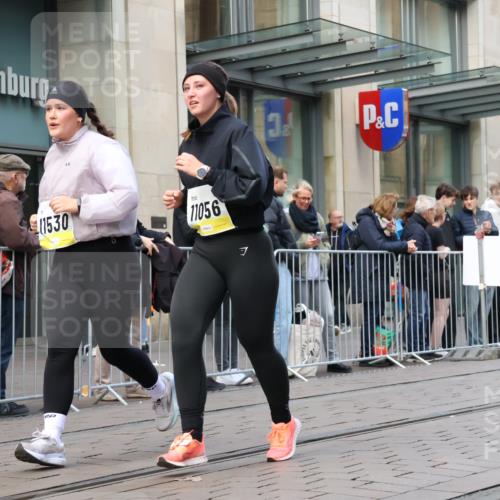 05.10.2025 - 20. swb-Marathon Bremen Strokosch-Dieckow http://msf.ph/oto/9271141 05.10.2025 11:08:55 Ziel 9493, 9632, 9649, 9798, 9815, 9848, 9892, 9945, 10214, 10295, 10315, 10522, 10784, 11037, 11056, 11218, 11379, 11437, 11530, 11674, 9493, 9632, 9649, 9798, 9815, 9848, 9892, 9945, 10214, 10295, 10315, 10522, 10784, 11037, 11056, 11218, 11379, 11437, 11530, 11674 meine-sportfotos.de