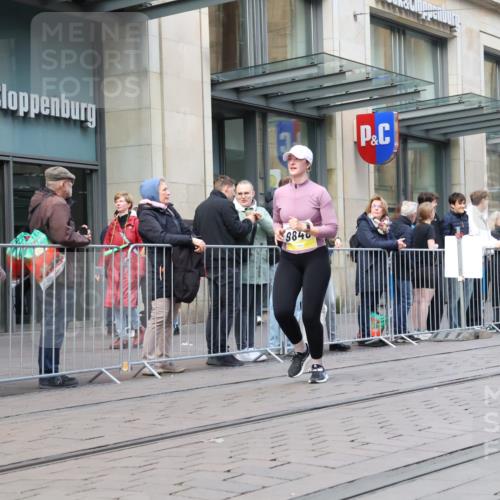 05.10.2025 - 20. swb-Marathon Bremen Strokosch-Dieckow http://msf.ph/oto/9271150 05.10.2025 11:08:58 Ziel 9002, 9493, 9632, 9649, 9798, 9815, 9848, 9892, 9945, 10074, 10214, 10295, 10315, 10522, 10784, 10865, 11037, 11056, 11218, 11379, 11437, 11530, 11674, 9002, 9493, 9632, 9649, 9798, 9815, 9848, 9892, 9945, 10074, 10214, 10295, 10315, 10522, 10784, 10865, 11037, 11056, 11218, 11379, 11437, 11530, 11674 meine-sportfotos.de