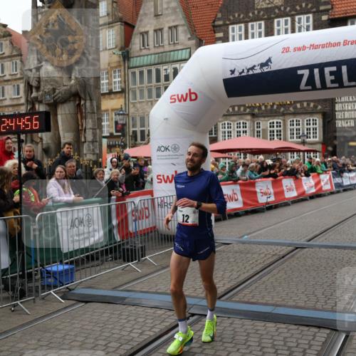 05.10.2025 - 20. swb-Marathon Bremen Yannick Fuchs http://msf.ph/oto/9271154 05.10.2025 12:15:45 Ziel 12 meine-sportfotos.de