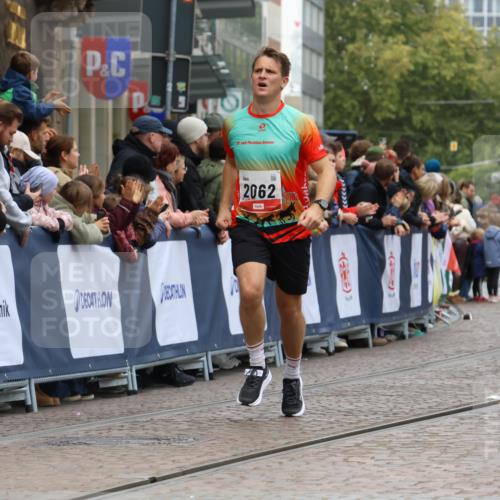 05.10.2025 - 20. swb-Marathon Bremen Strokosch-Dieckow http://msf.ph/oto/9271159 05.10.2025 13:01:55 Ziel 1745, 2062 meine-sportfotos.de