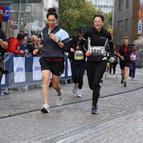 05.10.2025 - 20. swb-Marathon Bremen Strokosch-Dieckow http://msf.ph/oto/9271163 05.10.2025 11:10:26 Ziel 8225, 9895, 10288, 10440, 10441, 10442, 10552, 10980, 11388 meine-sportfotos.de