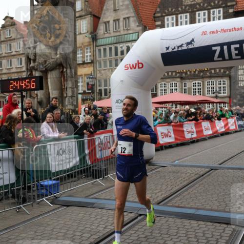 05.10.2025 - 20. swb-Marathon Bremen Yannick Fuchs http://msf.ph/oto/9271166 05.10.2025 12:15:46 Ziel 12 meine-sportfotos.de