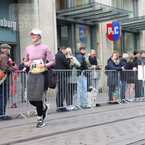 05.10.2025 - 20. swb-Marathon Bremen Strokosch-Dieckow http://msf.ph/oto/9271177 05.10.2025 11:08:58 Ziel 9002, 9493, 9632, 9649, 9798, 9815, 9848, 9892, 9945, 10074, 10214, 10295, 10315, 10522, 10784, 10865, 11037, 11056, 11218, 11379, 11437, 11530, 11674, 9002, 9493, 9632, 9649, 9798, 9815, 9848, 9892, 9945, 10074, 10214, 10295, 10315, 10522, 10784, 10865, 11037, 11056, 11218, 11379, 11437, 11530, 11674 meine-sportfotos.de