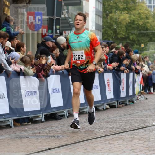 05.10.2025 - 20. swb-Marathon Bremen Strokosch-Dieckow http://msf.ph/oto/9271179 05.10.2025 13:01:55 Ziel 1745, 2062 meine-sportfotos.de