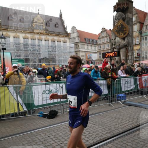 05.10.2025 - 20. swb-Marathon Bremen Yannick Fuchs http://msf.ph/oto/9271186 05.10.2025 12:15:47 Ziel 12 meine-sportfotos.de