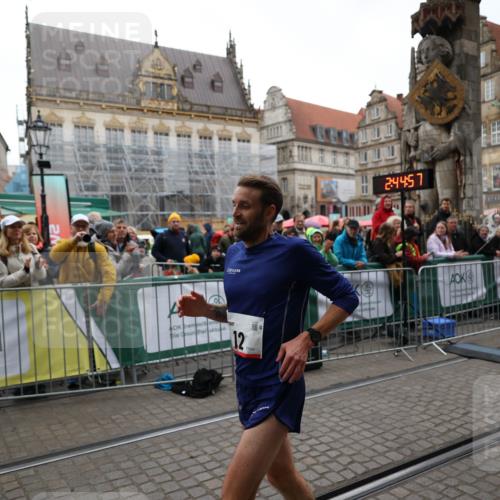 05.10.2025 - 20. swb-Marathon Bremen Yannick Fuchs http://msf.ph/oto/9271196 05.10.2025 12:15:47 Ziel 12 meine-sportfotos.de
