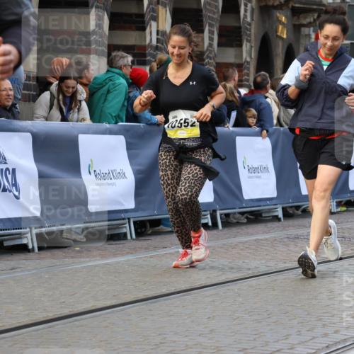 05.10.2025 - 20. swb-Marathon Bremen Strokosch-Dieckow http://msf.ph/oto/9271226 05.10.2025 11:10:27 Ziel 8225, 9895, 10146, 10288, 10440, 10441, 10442, 10552, 10980, 11342, 11388 meine-sportfotos.de