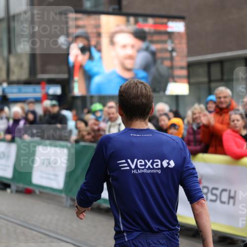 05.10.2025 - 20. swb-Marathon Bremen Yannick Fuchs http://msf.ph/oto/9271232 05.10.2025 12:15:49 Ziel 12 meine-sportfotos.de