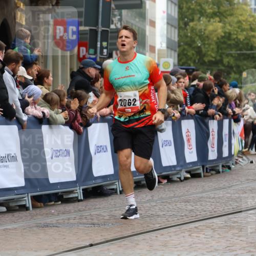 05.10.2025 - 20. swb-Marathon Bremen Strokosch-Dieckow http://msf.ph/oto/9271234 05.10.2025 13:01:55 Ziel 1745, 2062 meine-sportfotos.de