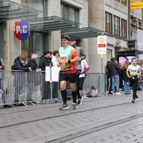 05.10.2025 - 20. swb-Marathon Bremen Strokosch-Dieckow http://msf.ph/oto/9271237 05.10.2025 11:09:02 Ziel 9002, 9185, 9493, 9649, 9798, 9815, 9848, 9892, 9945, 10074, 10214, 10295, 10315, 10419, 10522, 10784, 10865, 11037, 11056, 11218, 11379, 11437, 11447, 11526, 11530, 11614, 11674, 9002, 9185, 9493, 9649, 9798, 9815, 9848, 9892, 9945, 10074, 10214, 10295, 10315, 10419, 10522, 10784, 10865, 11037, 11056, 11218, 11379, 11437, 11447, 11526, 11530, 11614, 11674 meine-sportfotos.de