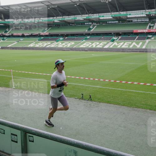 05.10.2025 - 20. swb-Marathon Bremen Michael Burmester http://msf.ph/oto/9271255 05.10.2025 12:43:55 Laufen im Stadion 288, 329, 548, 577, 628, 706, 1196, 1641, 1992, 2092, 2249, 2967, 3435, 3580, 4369, 4422, 4631, 4867, 5014, 5287, 5495, 5815, 5908, 5988, 6224, 6385, 6912, 7373, 7668, 7816, 7834, 7949, 8030, 8275, 8593, 9095, 662, 1265, 1652, 1745, 2062, 4664, 5231, 6423, 7269, 7498, 8053, 8520 meine-sportfotos.de