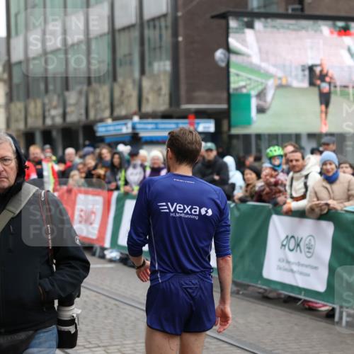05.10.2025 - 20. swb-Marathon Bremen Yannick Fuchs http://msf.ph/oto/9271275 05.10.2025 12:15:50 Ziel 12 meine-sportfotos.de