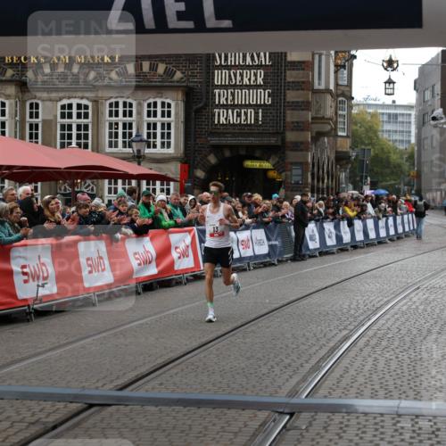 05.10.2025 - 20. swb-Marathon Bremen Yannick Fuchs http://msf.ph/oto/9271281 05.10.2025 12:16:07 Ziel 13 meine-sportfotos.de