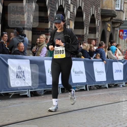 05.10.2025 - 20. swb-Marathon Bremen Strokosch-Dieckow http://msf.ph/oto/9271288 05.10.2025 11:10:30 Ziel 8225, 9895, 10146, 10288, 10440, 10441, 10442, 10552, 10980, 11240, 11342 meine-sportfotos.de