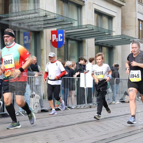 05.10.2025 - 20. swb-Marathon Bremen Strokosch-Dieckow http://msf.ph/oto/9271293 05.10.2025 11:09:04 Ziel 9002, 9185, 9493, 9649, 9815, 9848, 9892, 9945, 10074, 10214, 10295, 10417, 10419, 10522, 10784, 10865, 10943, 11037, 11056, 11218, 11437, 11447, 11526, 11530, 11614, 11674, 9002, 9185, 9493, 9649, 9815, 9848, 9892, 9945, 10074, 10214, 10295, 10417, 10419, 10522, 10784, 10865, 10943, 11037, 11056, 11218, 11437, 11447, 11526, 11530, 11614, 11674 meine-sportfotos.de