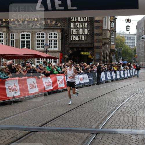05.10.2025 - 20. swb-Marathon Bremen Yannick Fuchs http://msf.ph/oto/9271297 05.10.2025 12:16:07 Ziel 13 meine-sportfotos.de