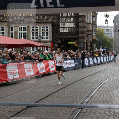 05.10.2025 - 20. swb-Marathon Bremen Yannick Fuchs http://msf.ph/oto/9271304 05.10.2025 12:16:07 Ziel 13 meine-sportfotos.de