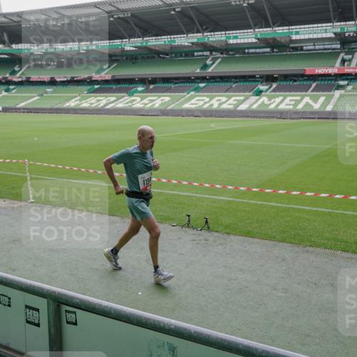 05.10.2025 - 20. swb-Marathon Bremen Michael Burmester http://msf.ph/oto/9271312 05.10.2025 12:44:00 Laufen im Stadion 288, 329, 548, 577, 706, 1196, 1992, 2092, 2249, 2967, 3435, 3580, 4369, 4422, 4631, 4867, 5014, 5287, 5495, 5815, 5908, 5988, 6224, 6385, 6912, 7373, 7816, 7834, 7949, 8030, 8275, 8593, 9095, 628, 662, 1641, 1652, 1745, 2062, 4664, 5231, 6423, 7269, 7498, 7668, 8053 meine-sportfotos.de
