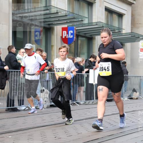 05.10.2025 - 20. swb-Marathon Bremen Strokosch-Dieckow http://msf.ph/oto/9271317 05.10.2025 11:09:04 Ziel 9002, 9185, 9493, 9649, 9815, 9848, 9892, 9945, 10074, 10214, 10295, 10417, 10419, 10522, 10784, 10865, 10943, 11037, 11056, 11218, 11437, 11447, 11526, 11530, 11614, 11674, 9002, 9185, 9493, 9649, 9815, 9848, 9892, 9945, 10074, 10214, 10295, 10417, 10419, 10522, 10784, 10865, 10943, 11037, 11056, 11218, 11437, 11447, 11526, 11530, 11614, 11674 meine-sportfotos.de