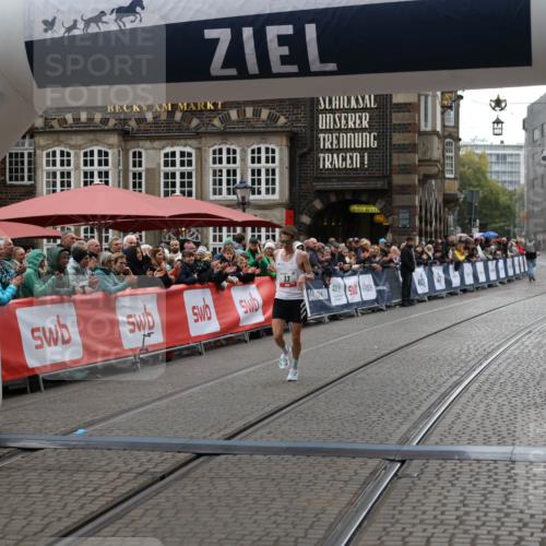 05.10.2025 - 20. swb-Marathon Bremen Yannick Fuchs http://msf.ph/oto/9271321 05.10.2025 12:16:07 Ziel 13 meine-sportfotos.de
