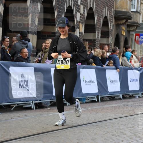 05.10.2025 - 20. swb-Marathon Bremen Strokosch-Dieckow http://msf.ph/oto/9271325 05.10.2025 11:10:30 Ziel 8225, 9895, 10146, 10288, 10440, 10441, 10442, 10552, 10980, 11240, 11342 meine-sportfotos.de