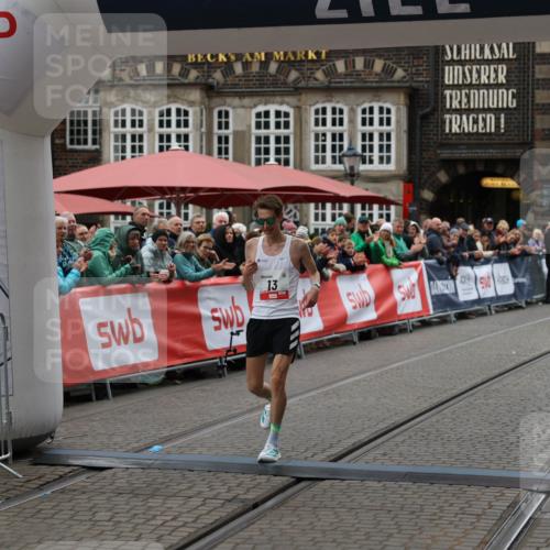 05.10.2025 - 20. swb-Marathon Bremen Yannick Fuchs http://msf.ph/oto/9271337 05.10.2025 12:16:09 Ziel 13 meine-sportfotos.de