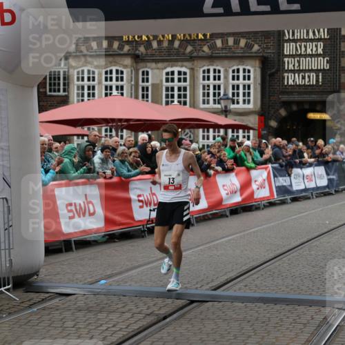 05.10.2025 - 20. swb-Marathon Bremen Yannick Fuchs http://msf.ph/oto/9271347 05.10.2025 12:16:09 Ziel 13 meine-sportfotos.de