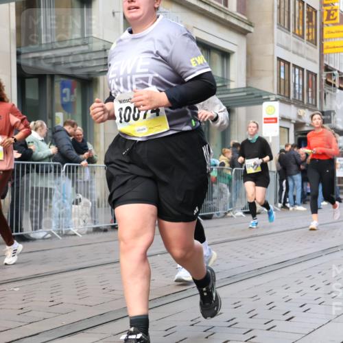 05.10.2025 - 20. swb-Marathon Bremen Strokosch-Dieckow http://msf.ph/oto/9271363 05.10.2025 11:09:08 Ziel 9002, 9185, 9493, 9649, 9848, 9892, 9945, 10074, 10214, 10245, 10295, 10417, 10419, 10522, 10865, 10943, 11037, 11056, 11218, 11407, 11447, 11526, 11530, 11614, 11664, 9002, 9185, 9493, 9649, 9848, 9892, 9945, 10074, 10214, 10245, 10295, 10417, 10419, 10522, 10865, 10943, 11037, 11056, 11218, 11447, 11526, 11530, 11614, 11664 meine-sportfotos.de