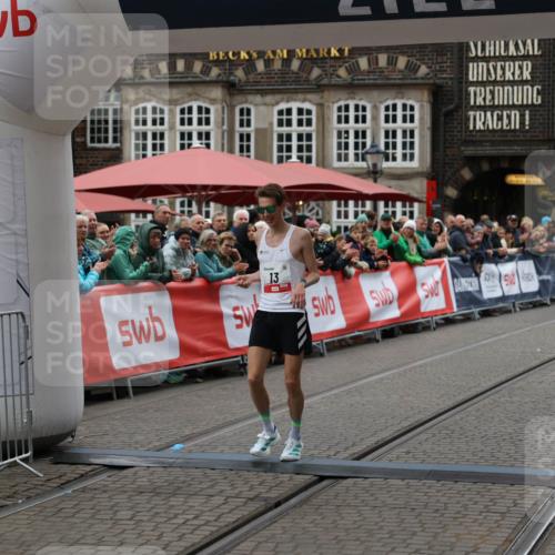05.10.2025 - 20. swb-Marathon Bremen Yannick Fuchs http://msf.ph/oto/9271365 05.10.2025 12:16:09 Ziel 13 meine-sportfotos.de
