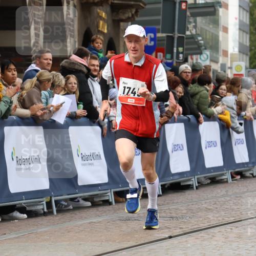 05.10.2025 - 20. swb-Marathon Bremen Strokosch-Dieckow http://msf.ph/oto/9271377 05.10.2025 13:01:59 Ziel 1745, 2062 meine-sportfotos.de